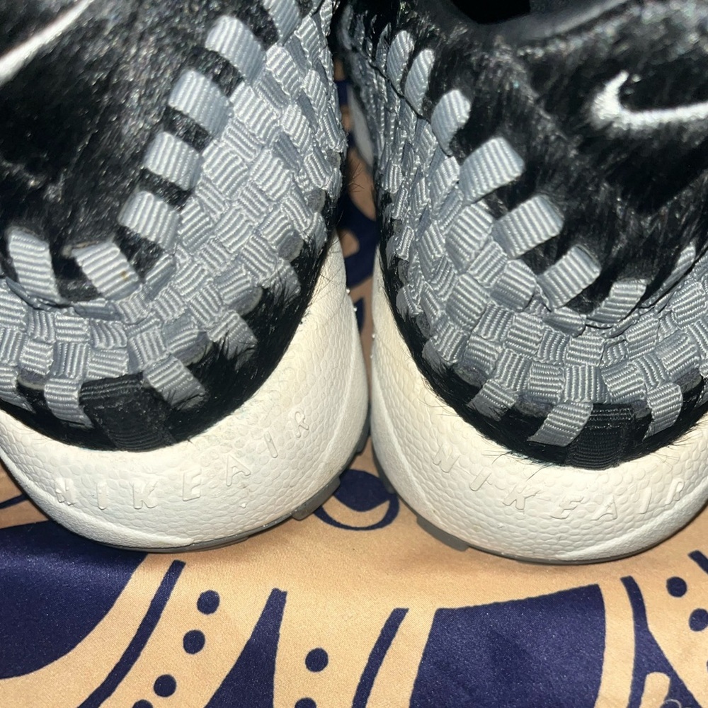 Nike Women's Black and Gray Athletic Shoes - Picture 4 of 7